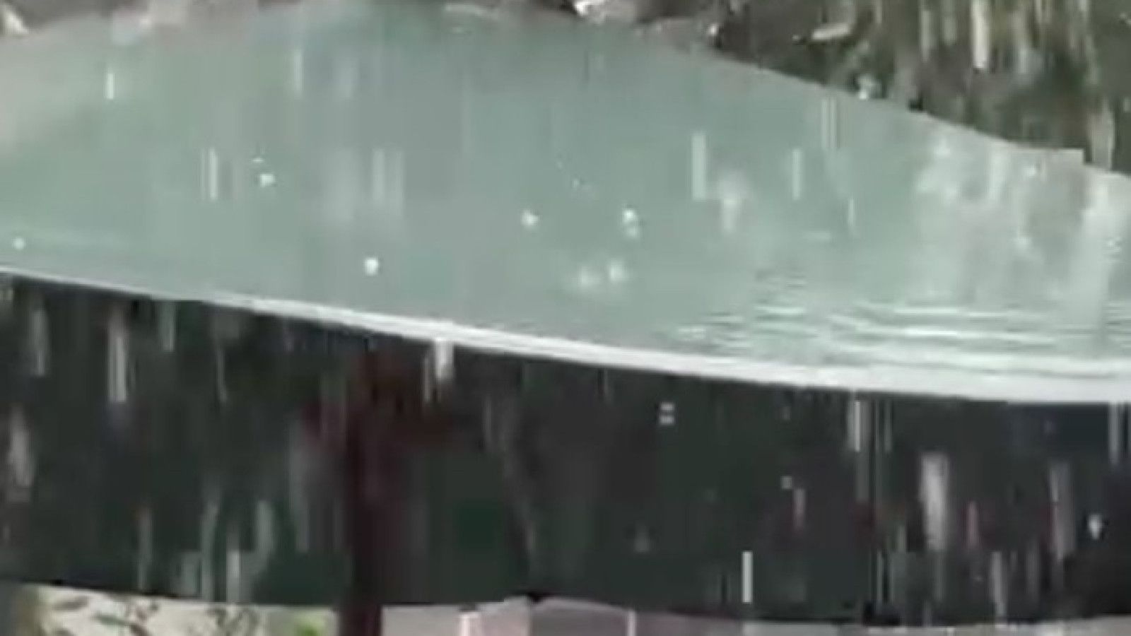 Fenomena Hujan Es Langka Mengguncang Cikini, Jakarta