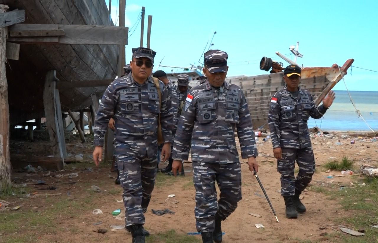 Mendorong Ekonomi Pesisir Papua Selatan : Kodaeral XI Apresiasi Galangan Kapal Kumbe