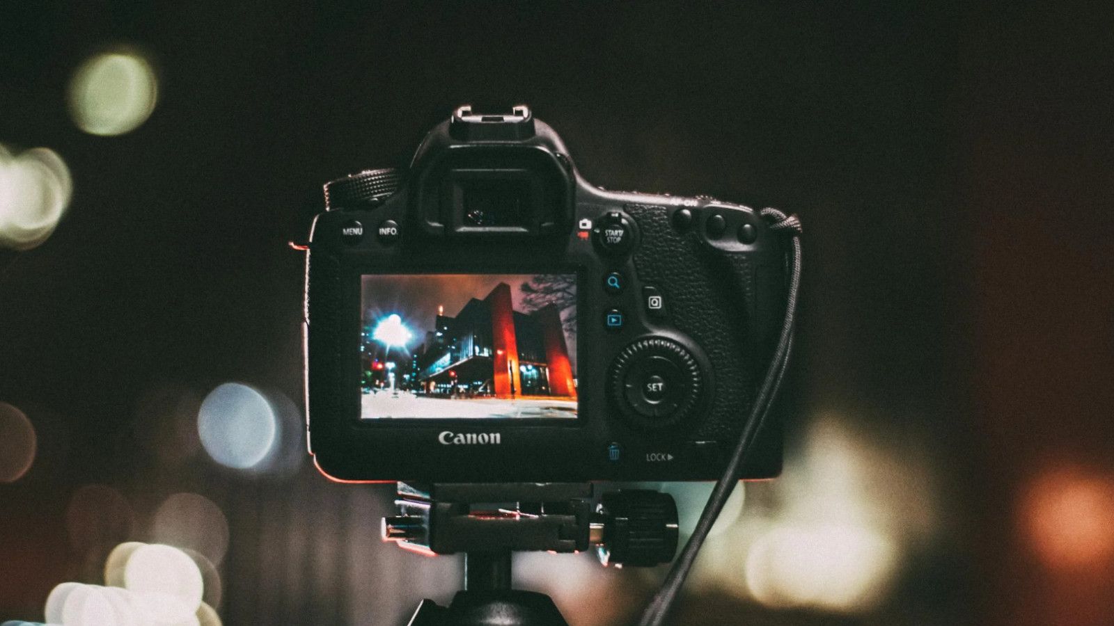 Transformasi Kamera: Dari Analog ke Mirrorless