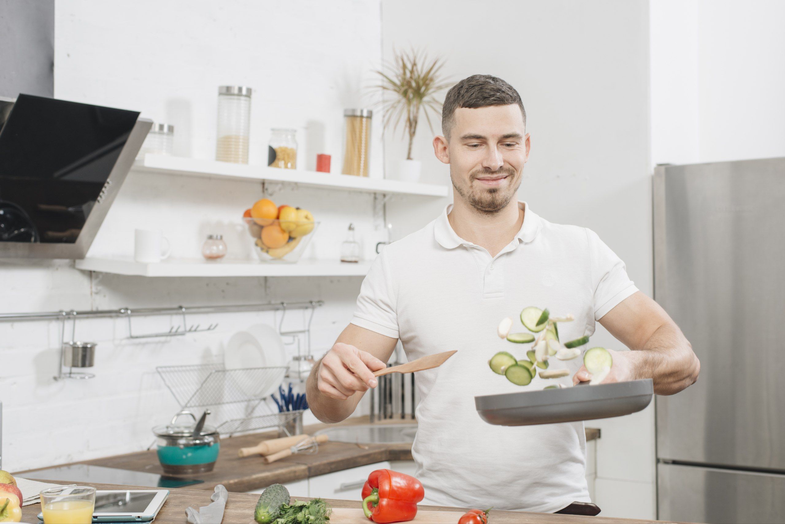 5 Zodiak Cowok yang Suka Masak, Bisa Jadi Chef di Rumah