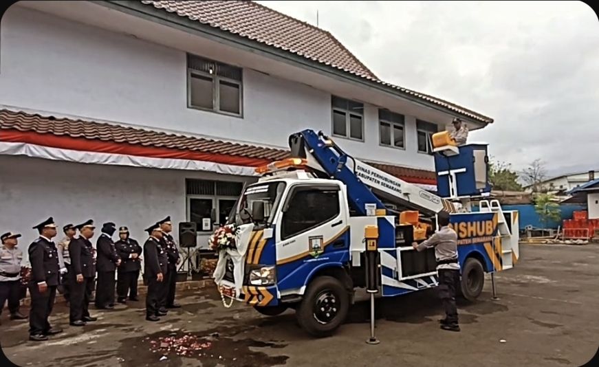 Atasi Keluhan Warga, Dishub Semarang Perkuat Armada Perawatan Jalan dan Rambu Lalu Lintas