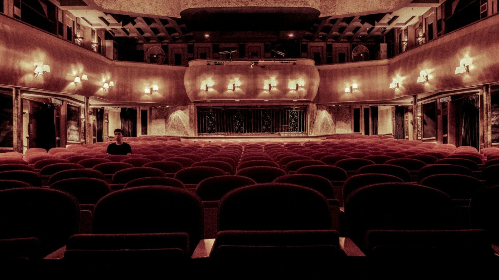Teater di Indonesia: Cermin Sosial dan Inovasi Kreatif