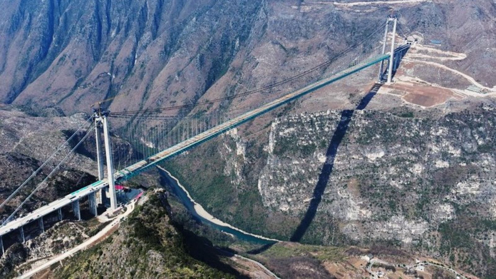 Jembatan Tertinggi di Dunia Resmi Dibuka di China