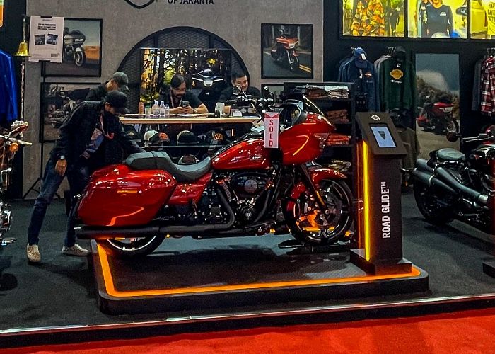 Harley Davidson Road Glide Whiskey Firestorm, Desain Boleh 70-an tapi Bisa Bikin Kamu Tambah Macho