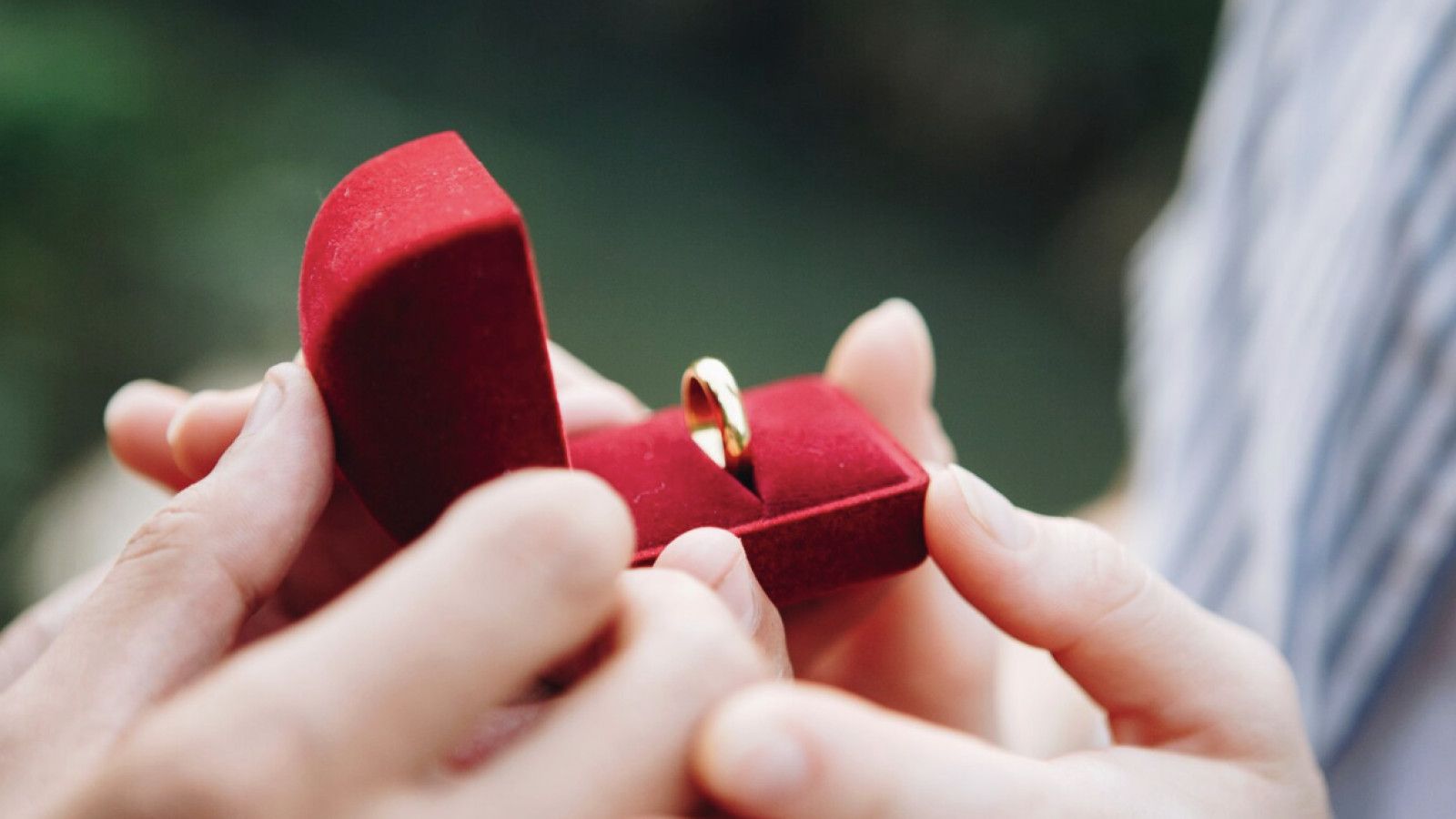 Fenomena Pembayaran Mahal untuk Cincin Tunangan: Antara Status dan Ekspektasi Sosial