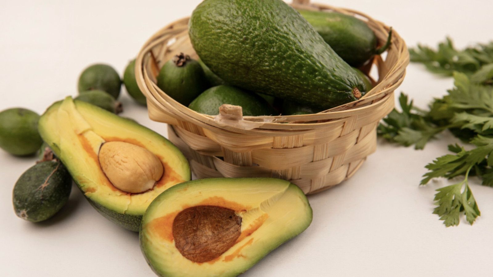 Manfaat dan Cara Mengonsumsi Buah Alpukat untuk Kesehatan dan Kecantikan