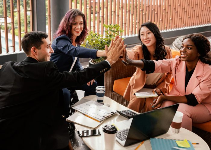 5 Pertimbangan Sebelum Memulai Bisnis dengan Teman, Wajib Tau!