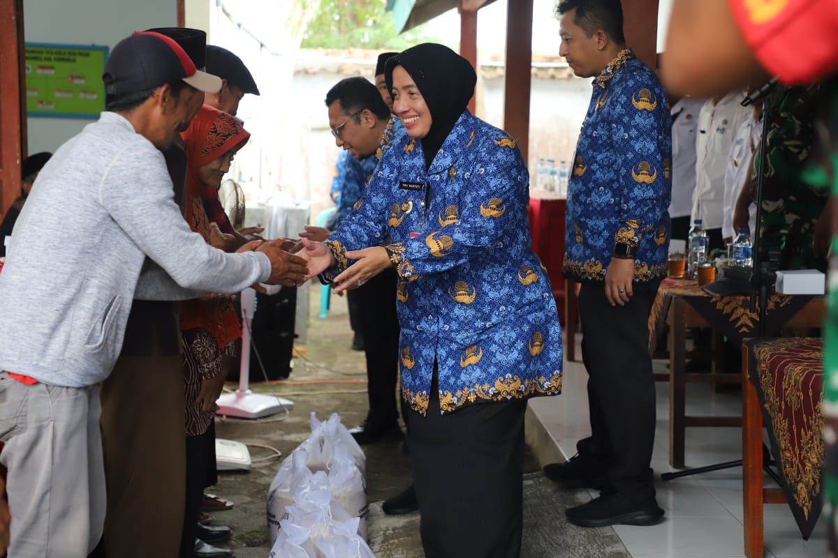 Pemkab Purworejo Bantu Warga Terdampak Banjir Rob di Ngombol