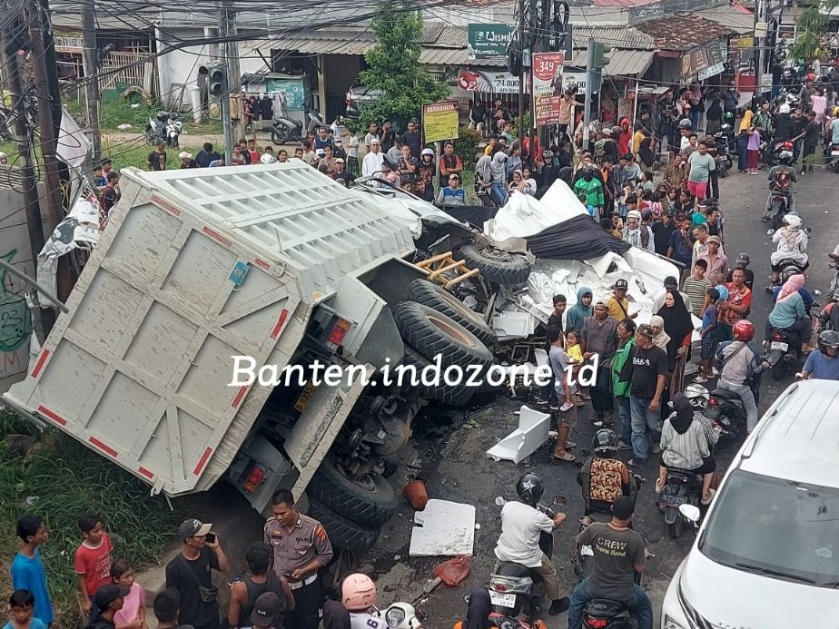 Lima Korban Insiden Dump Truk Terjun Dari Tol Tamer Mengalami Luka Parah Akibat Tertindih Kendaraan