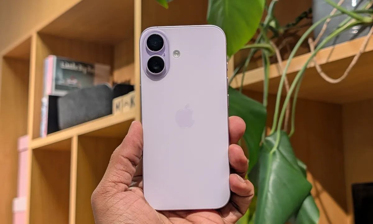 Review Apple iPhone 17: iPhone Non-Pro Terbaik dengan Harga Lebih Terjangkau