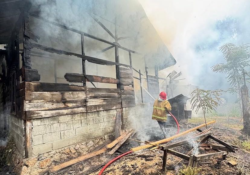 Kebakaran Hebat di Aceh Besar, Nenek 80 Tahun Kehilangan Rumah dan Harta Bendanya