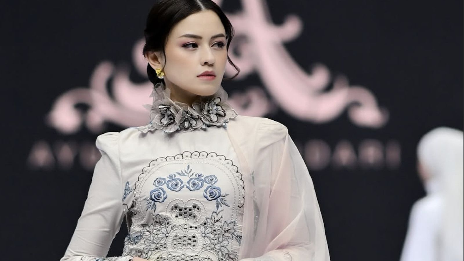 Kimberly Ryder Memperkenalkan Kekasih Baru dengan Hati-hati