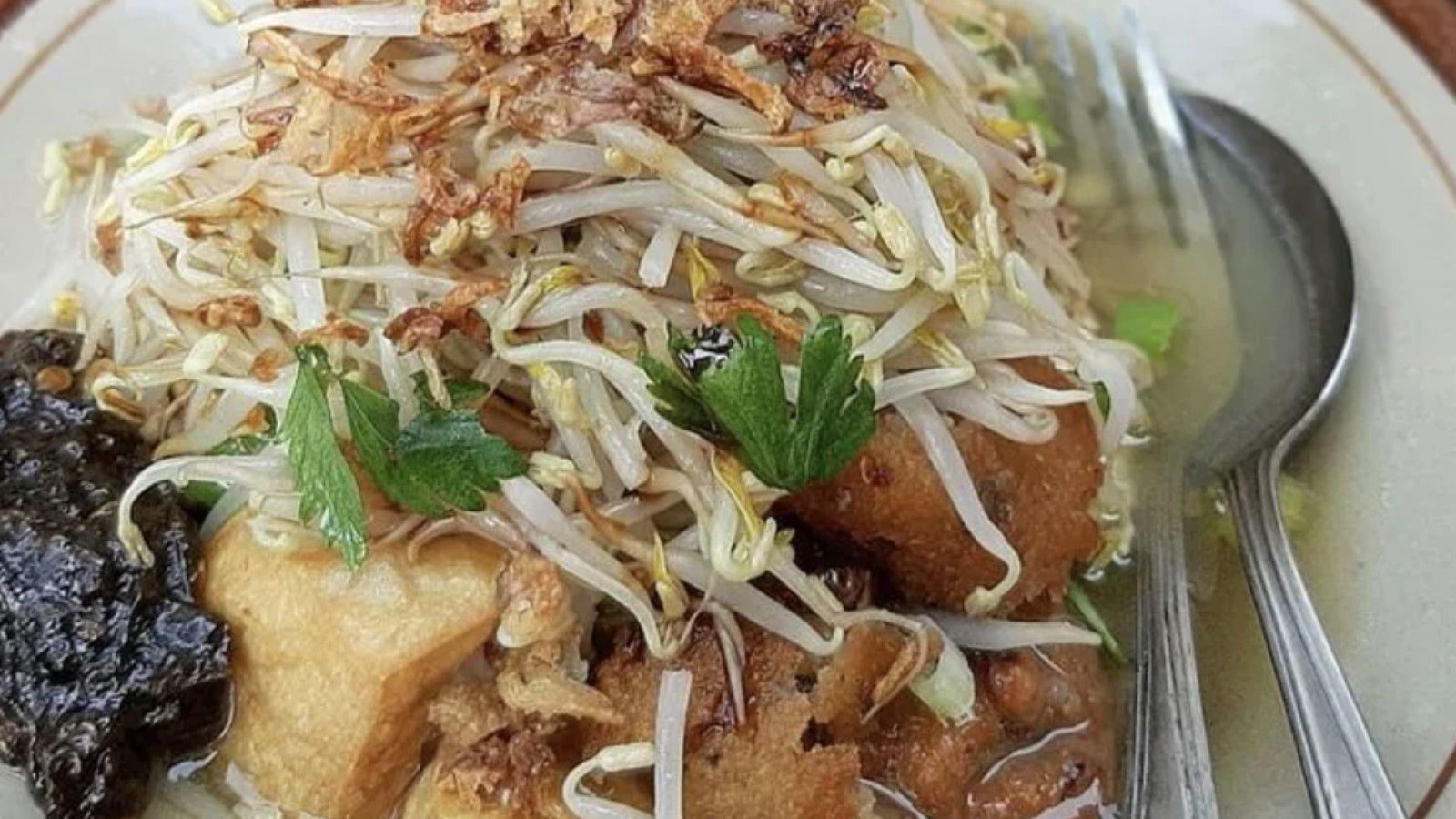 Lontong Balap: Kuliner Legendaris Khas Surabaya
