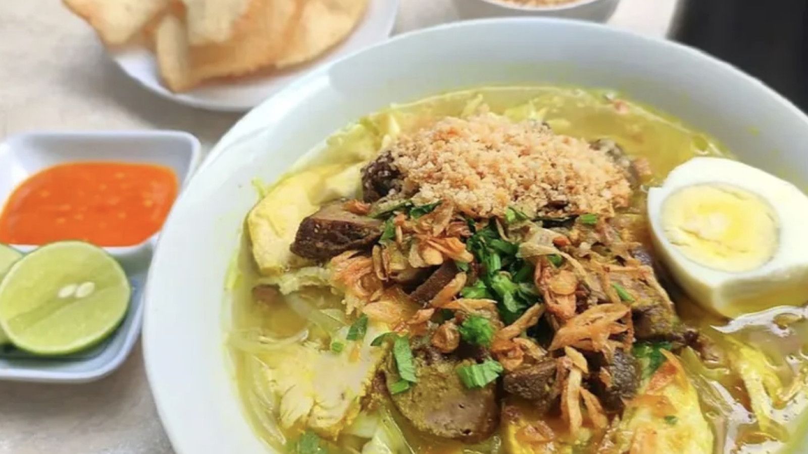 Menikmati Soto Lamongan: Ikon Kuliner Indonesia yang Menggugah Selera