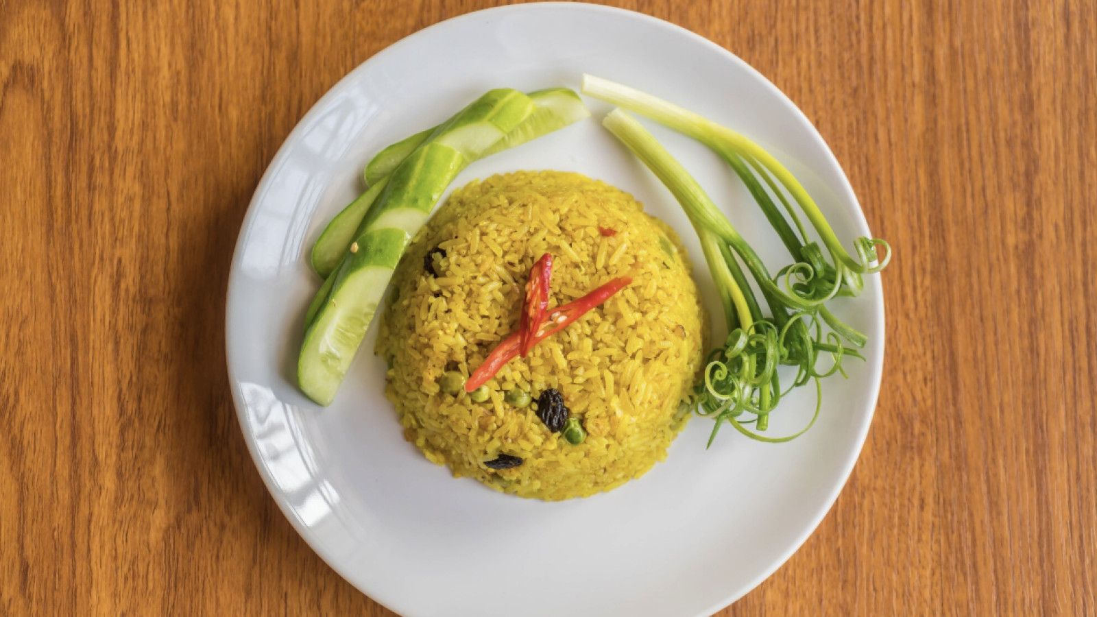 Nasi Kuning: Simbol Harapan dan Kebahagiaan dalam Tradisi Indonesia