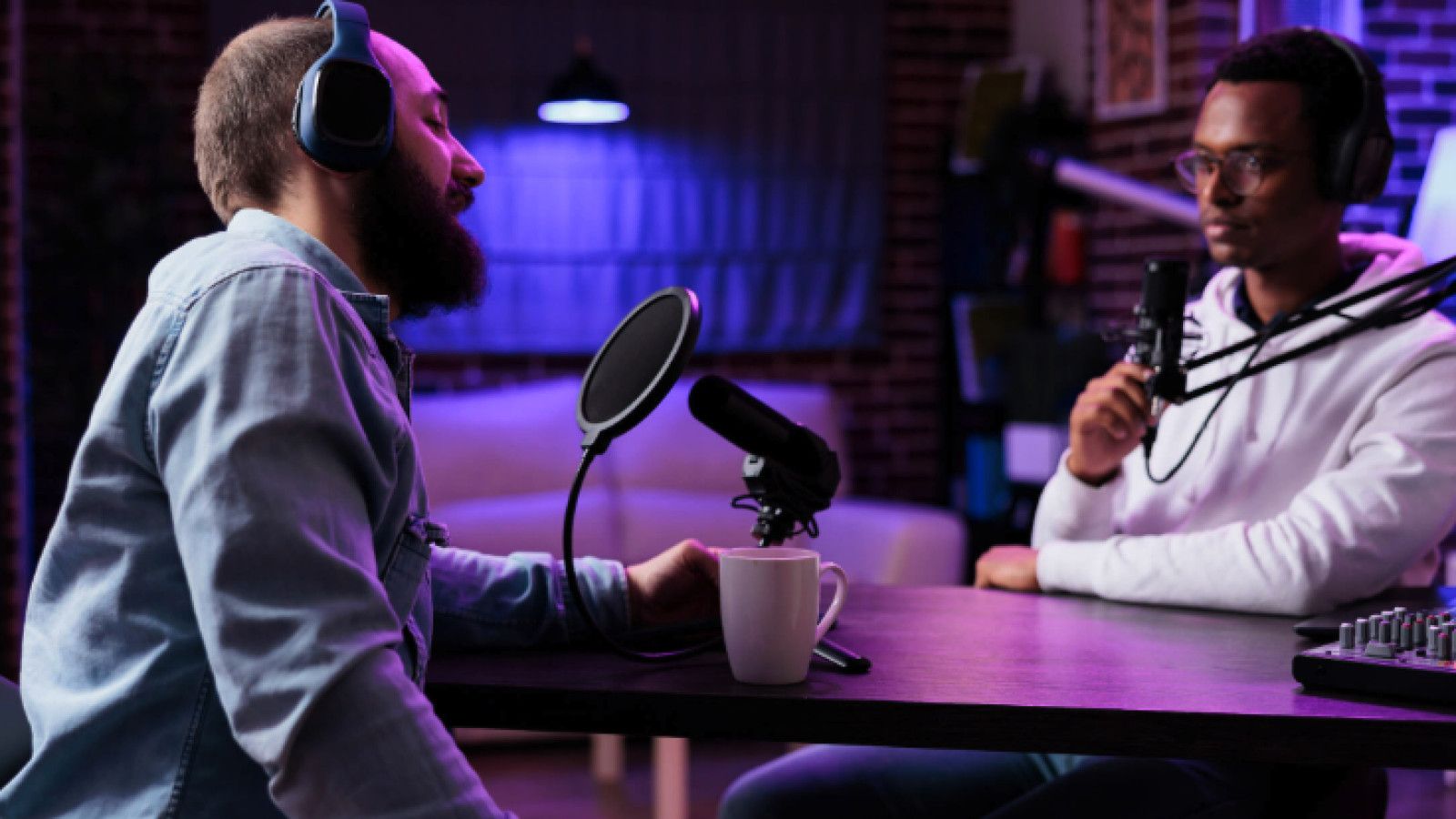 Pertumbuhan Pesat Podcast di Indonesia dan Dampaknya bagi Masyarakat
