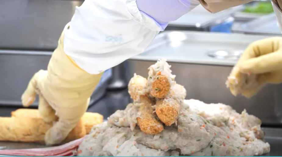 Sama-Sama Jajanan Kue Ikan dari Korea, Ini Perbedaan Odeng dan Eomuk