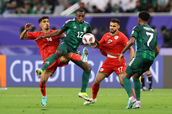 Pelatih Oman Kritik Pedas AFC: Terlalu Memanjakan Arab Saudi dan Qatar