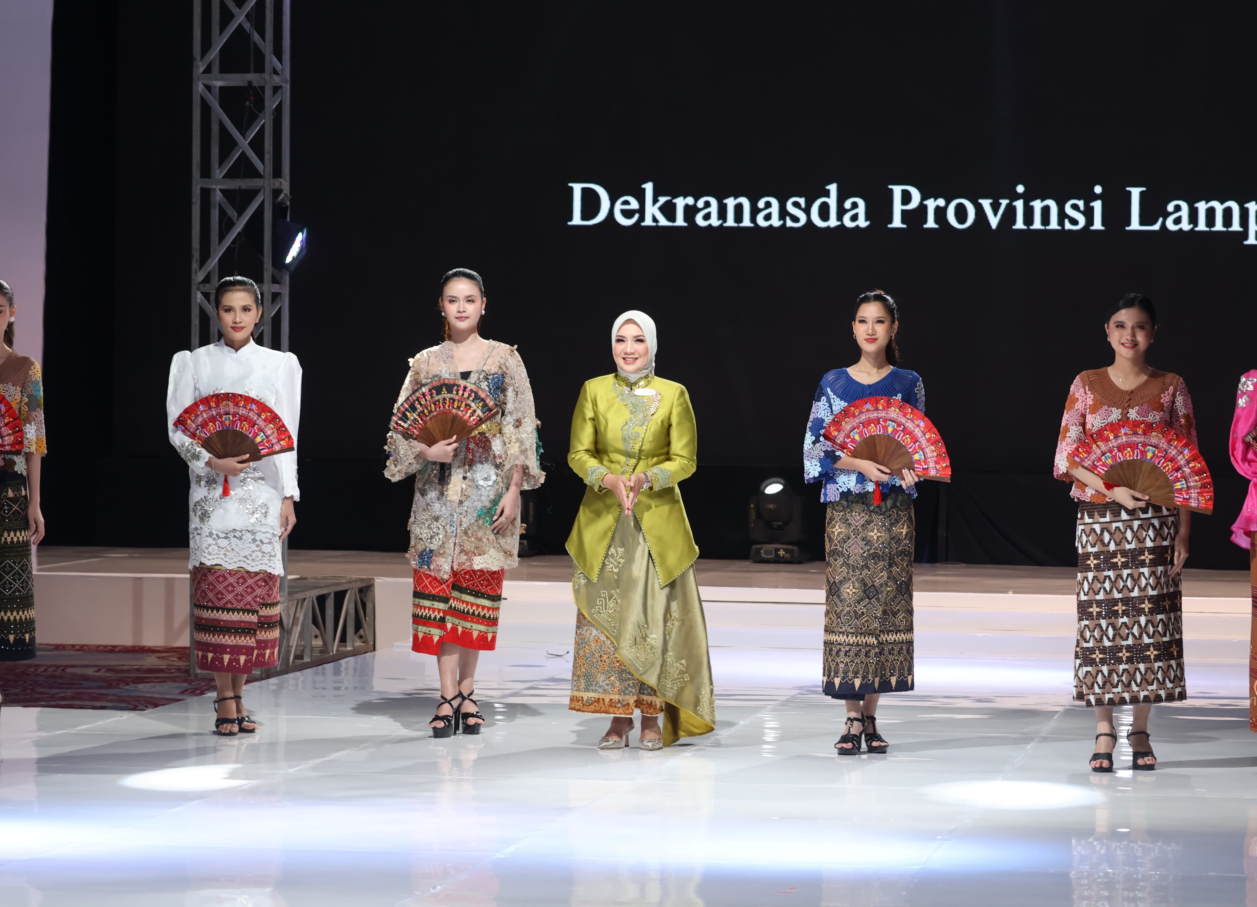 Lampung Fashion Tendance 2025, Tampilan Desainer Sejumlah Negara