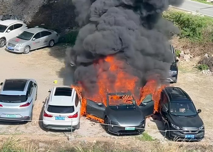 Sedan Listrik Avatr 06 Terbakar di China, Baru Dibeli 1 Bulan dan Tempuk Jarak Seribu Km