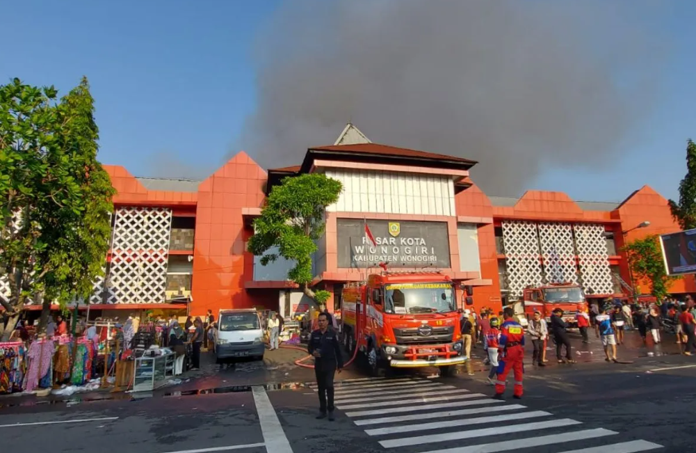 Ratusan Kios Pasar Wonogiri Hangus Terbakar