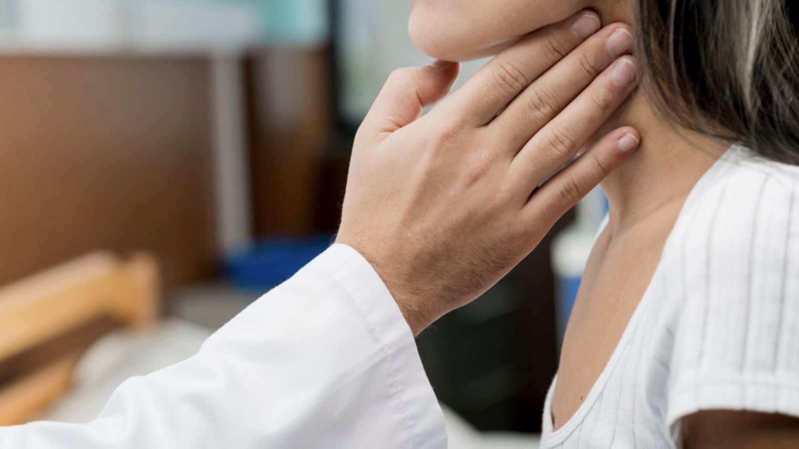 Mengidentifikasi Gejala Kanker Tenggorokan: Pentingnya Deteksi Dini