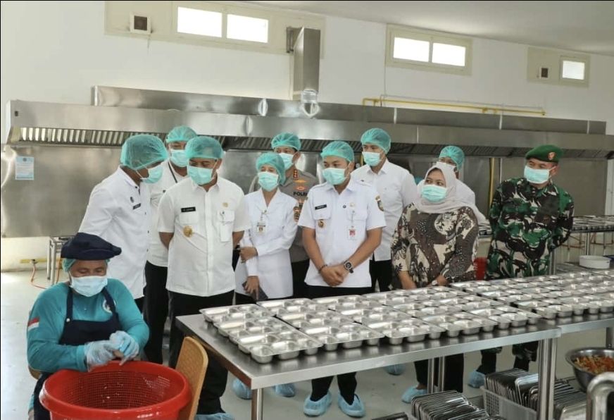 Gubernur Jateng Tinjau SPPG Bersertifikat SLHS di Surakarta
