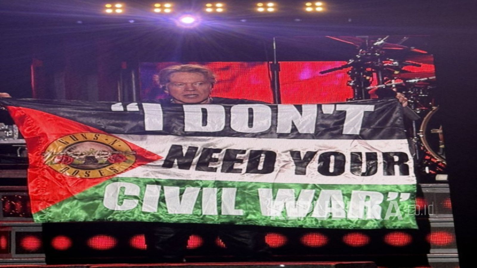 Aksi Axl Rose di Konser Guns N Roses: Mengibarkan Bendera Palestina di Bogota