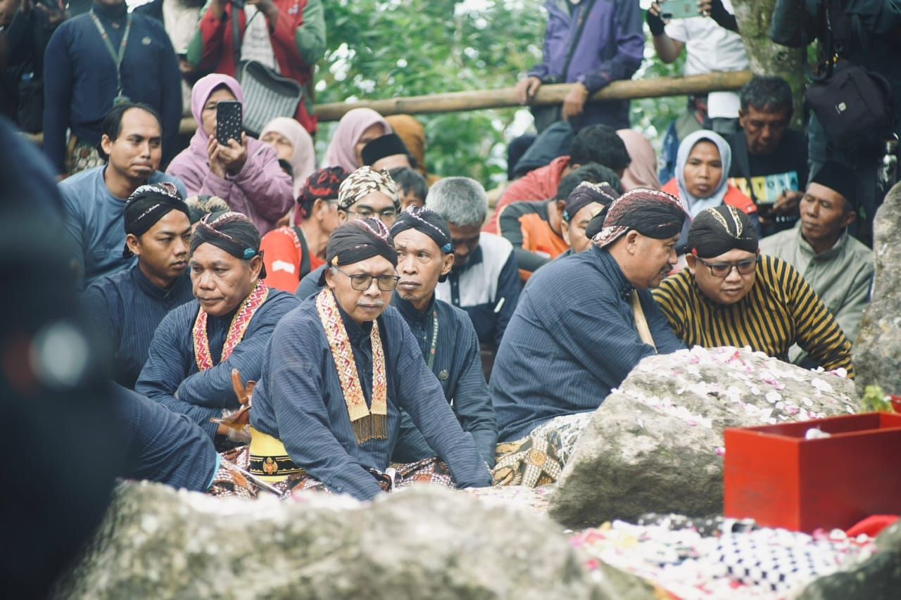 Penelitian UGM Soal Ritual Labuhan Merapi: Tradisi Rutin Keraton Yogya yang Menjaga Hutan Lereng Merapi