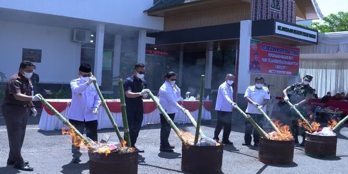 Wakil Walikota Bukittinggi Hadir Saat Pemusnahan Barang Bukti: Dukung Penguatan Perda Anti Narkoba