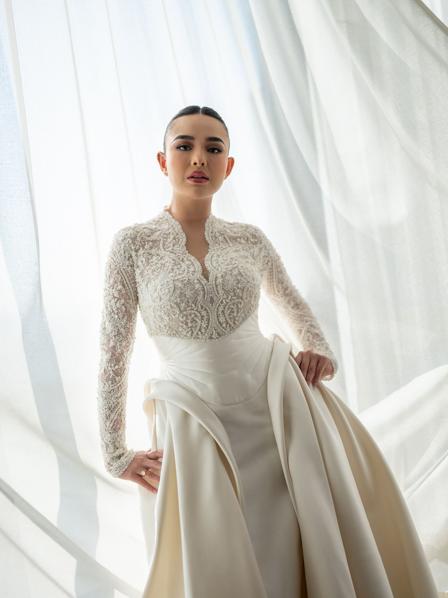 Detail Gaun Pengantin Amanda Manopo, Bertema Klasik-Modern yang Elegan