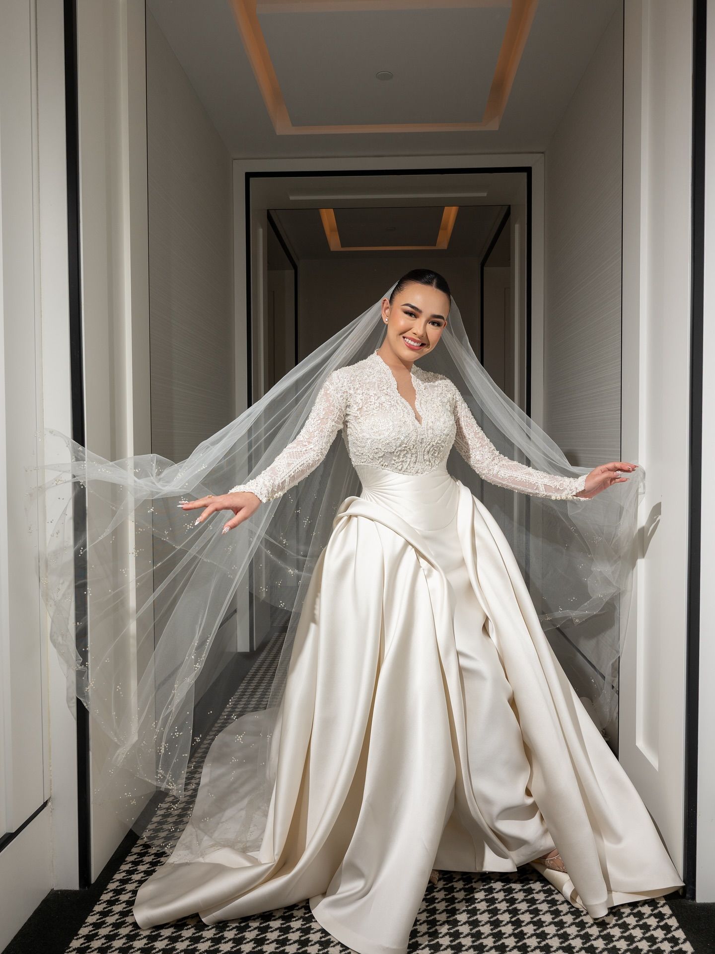 Detail Gaun Pengantin Amanda Manopo, Bertema Klasik-Modern yang Elegan
