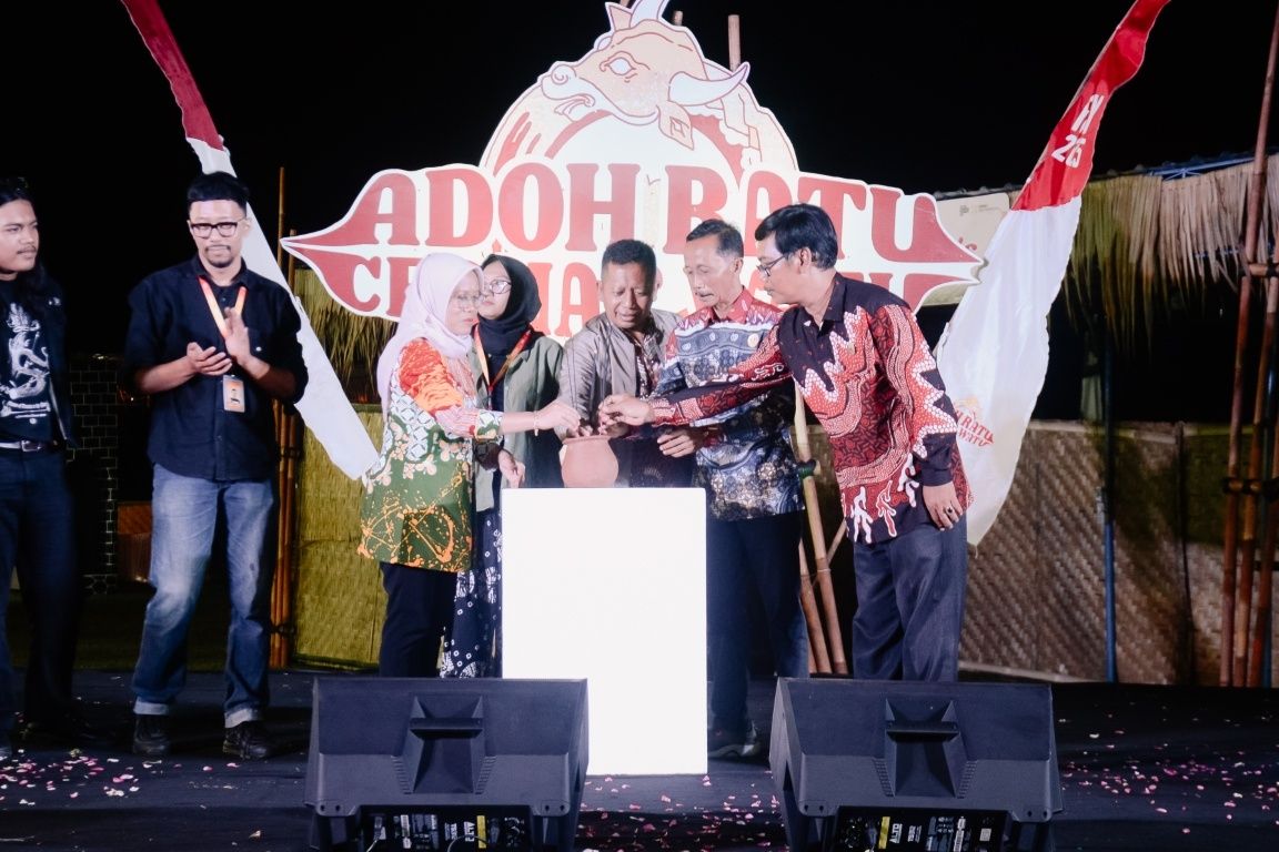 Bertamu Lewat Seni: Lapangan Logandeng Hidup oleh Gelaran Olah Rupa FKY 2025
