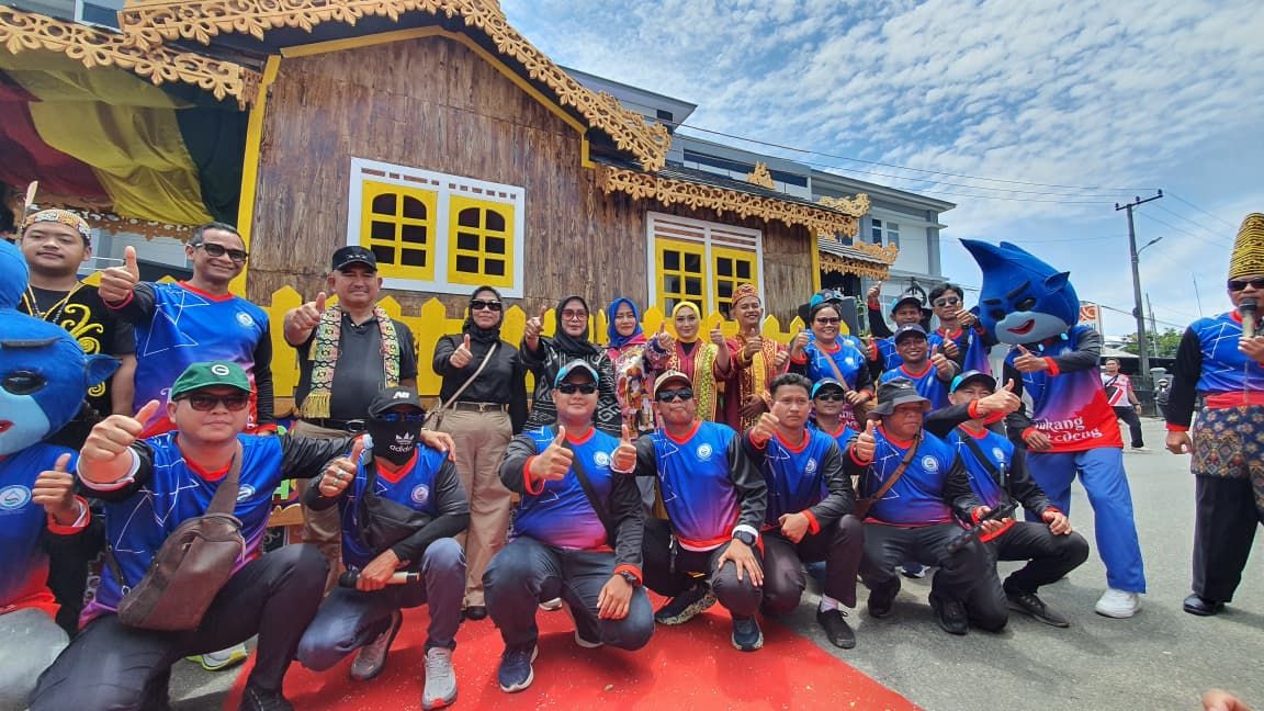 Mengusung Kearifan Lokal, PDAM Tarakan Tampilkan Rumah Adat Suku Tidung di Pawai Budaya