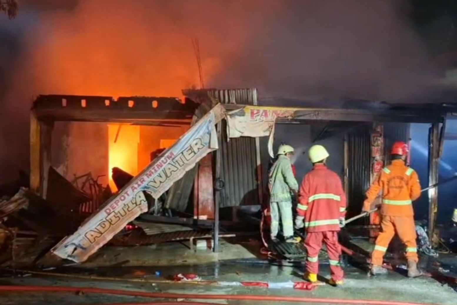 Ruko dan Rumah Warga Pekanbaru Ludes Terbakar