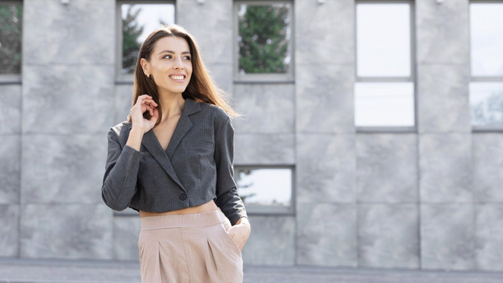 Tren Gaya Smart Casual untuk Wanita Karier di Indonesia
