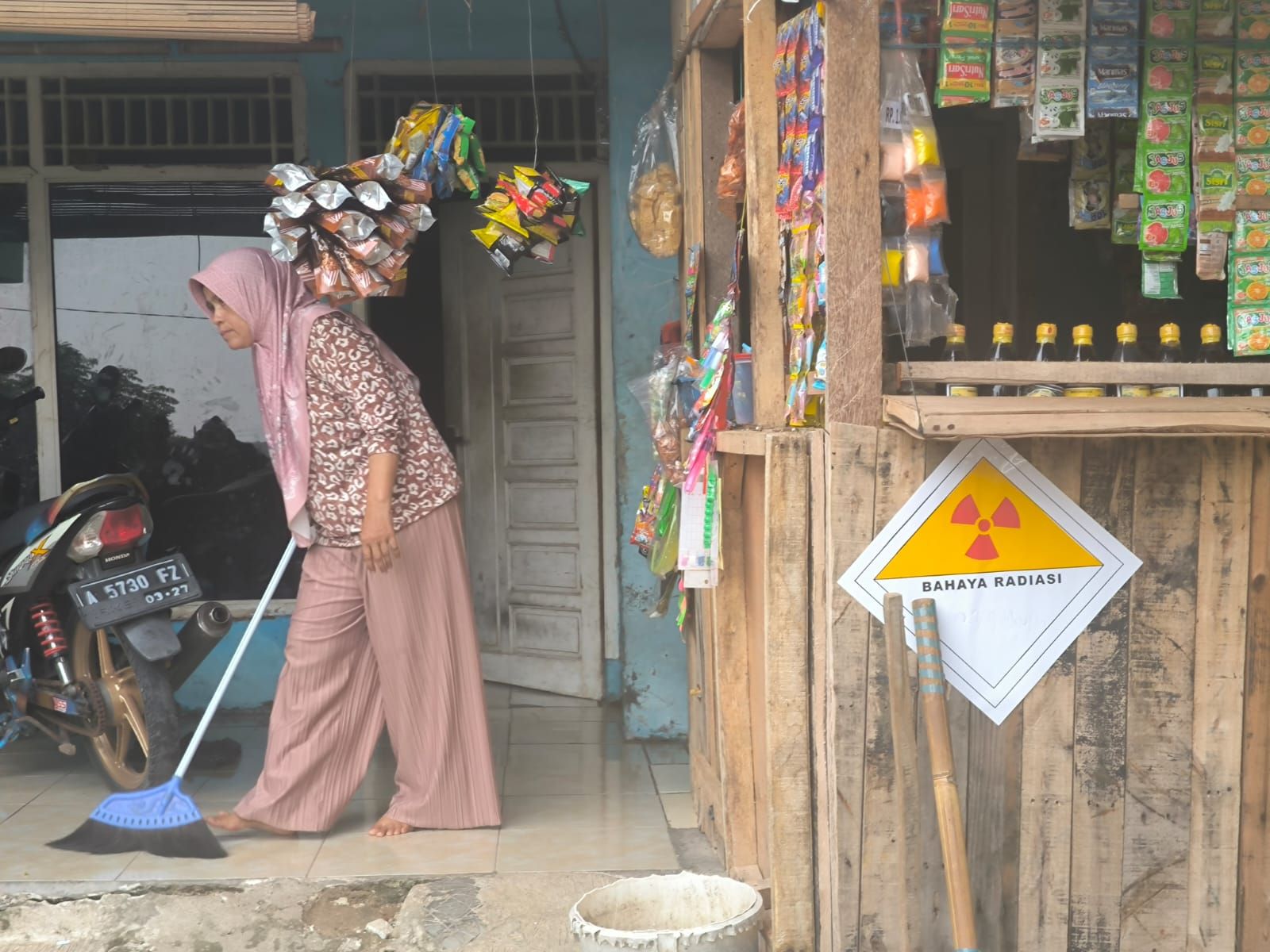 Warga Kampung Sadang Cikande Belum Mendapat Cek Kesehatan Dan Memilih Bertahan meski di zona radiasi