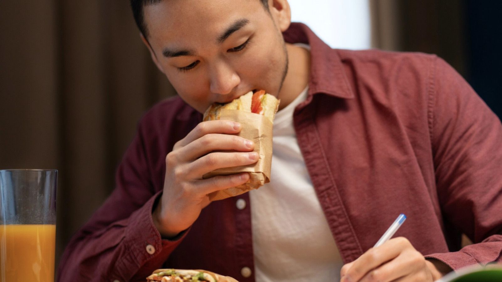 Bahaya Makan Terlalu Cepat untuk Kesehatan Pencernaan