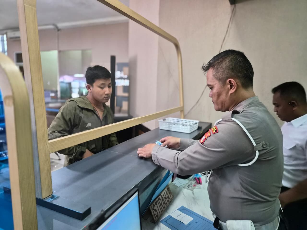 Polantas Menyapa: Satlantas Purwakarta Edukasi Masyarakat Terkait Prosedur Penerbitan STNK