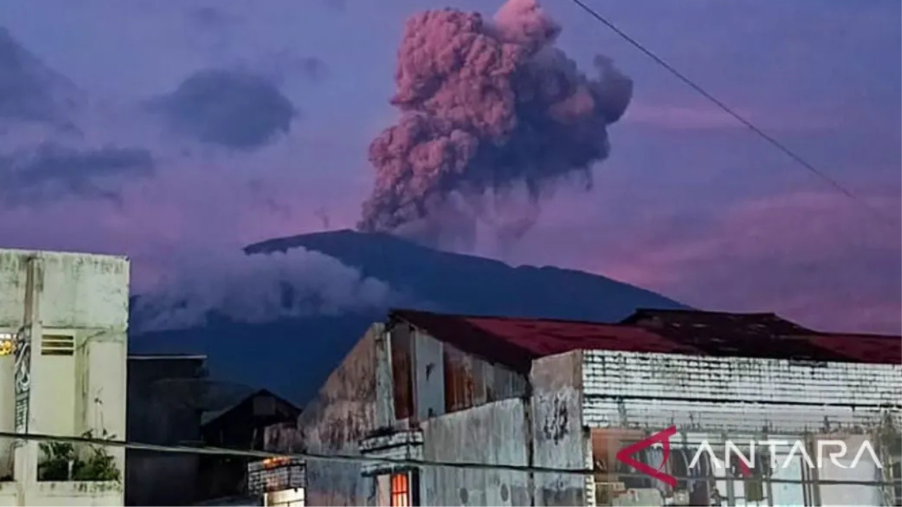 Gunung Marapi Erupsi Pagi Ini, Status Waspada Tetap Berlaku