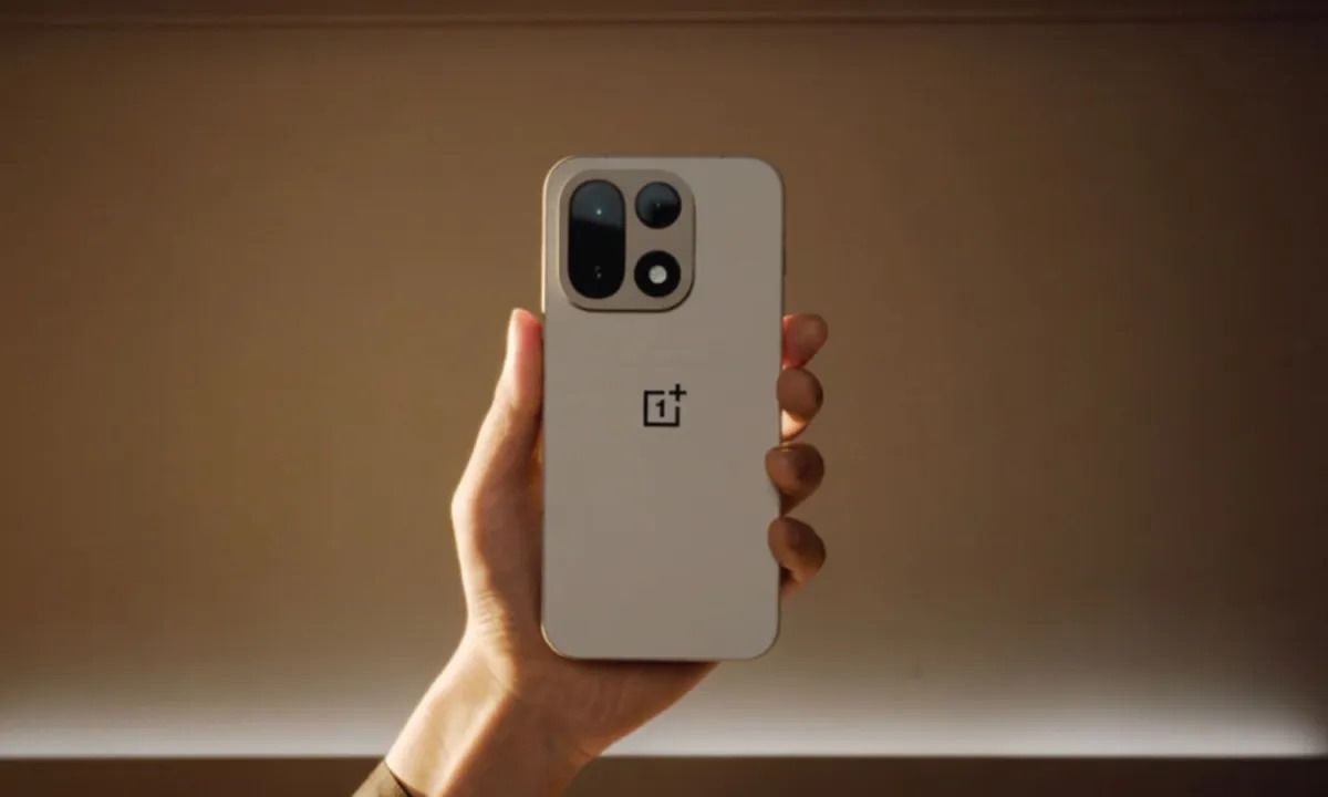 OnePlus 15 Siap Saingi Apple, Google, dan Samsung dengan Baterai Raksasa dan Layar 165Hz