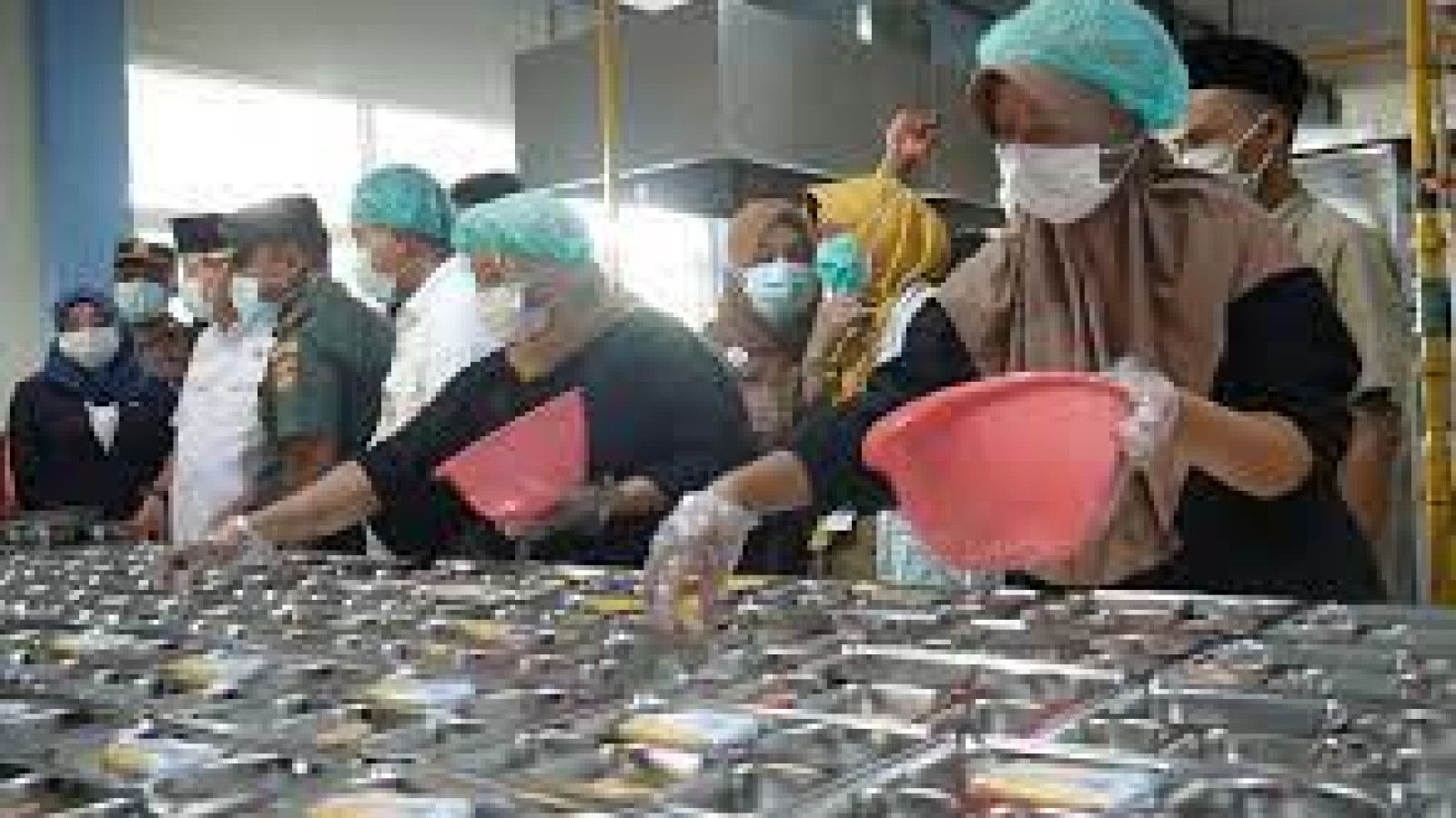 Insiden Keracunan Massal di SMPN 1 Cisarua: Sebanyak 132 Siswa Terluka Setelah Mengonsumsi Makanan Program Makan Bergizi Gratis