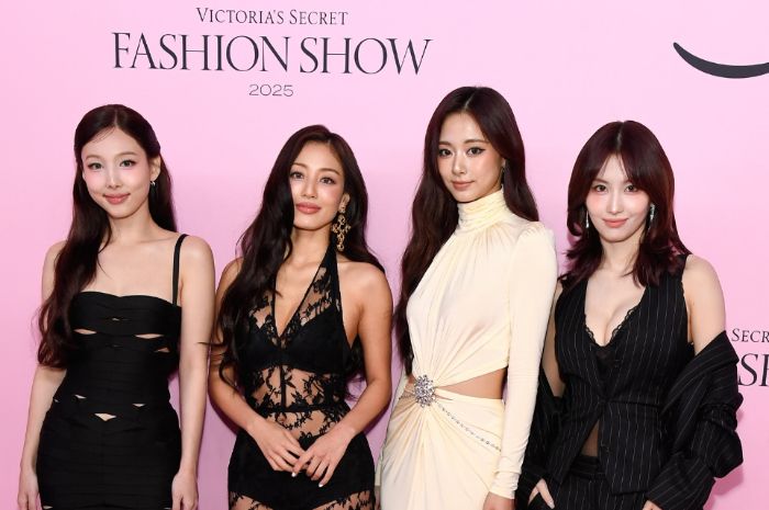 Nayeon, Jihyo, Tzuyu, dan Momo TWICE Tampil Menawan di Victoria s Secret Fashion Show 2025