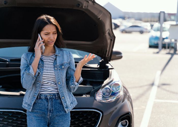 5 Cara Aman saat Mobil Kehabisan Bensin di Jalan, Jangan Panik!