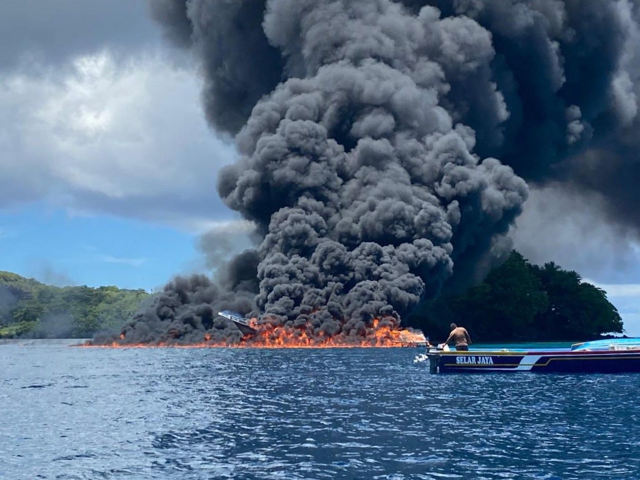 Kapal Pengangkut 35 Ton Minyak Tanah Terbakar di Perairan Banda Maluku Tengah, Api Dipicu dari Selang Mesin Alkon yang Putus