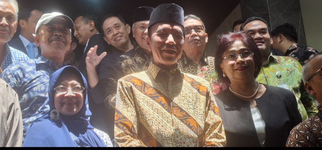 Ditemui Usai Dies Natalis Kehutanan UGM, Jokowi Ucapkan Selamat Ulang Tahun ke-74 untuk Presiden Prabowo: Semoga Diberi Kekuatan Jalankan Tugas Besar