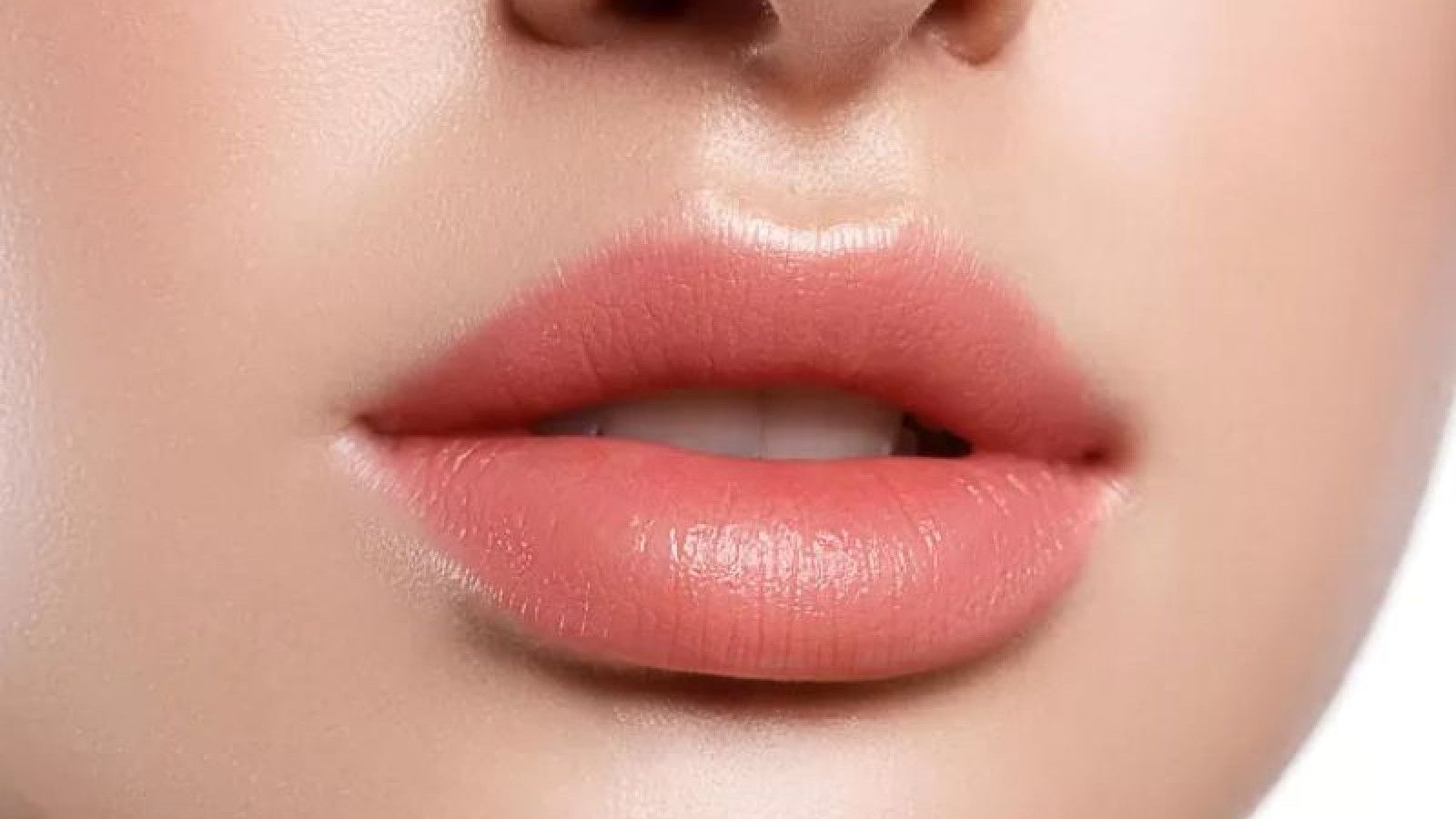 Menjaga Kelembapan Bibir: Tips dan Trik untuk Kesehatan dan Penampilan