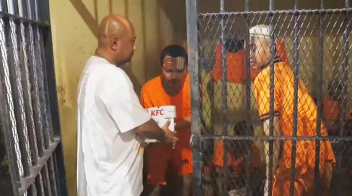 Kapolres Serang Berbagi Kecerian Bersama Tahanan Dan Cek Kondisi Ruang Tahanan