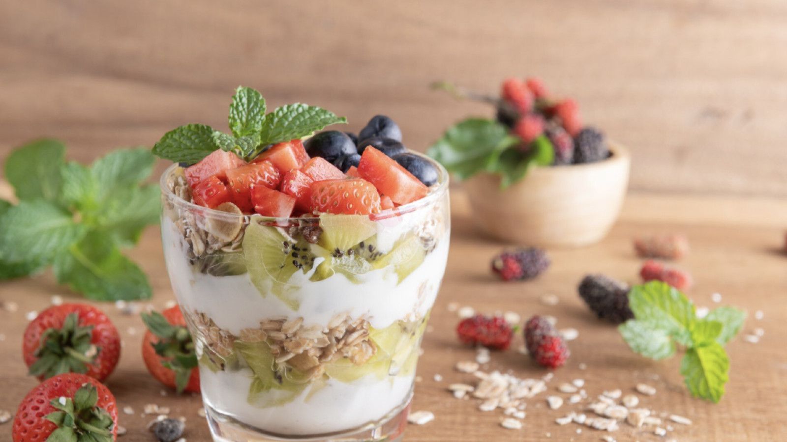 Kelezatan dan Nutrisi Salad Buah Yoghurt