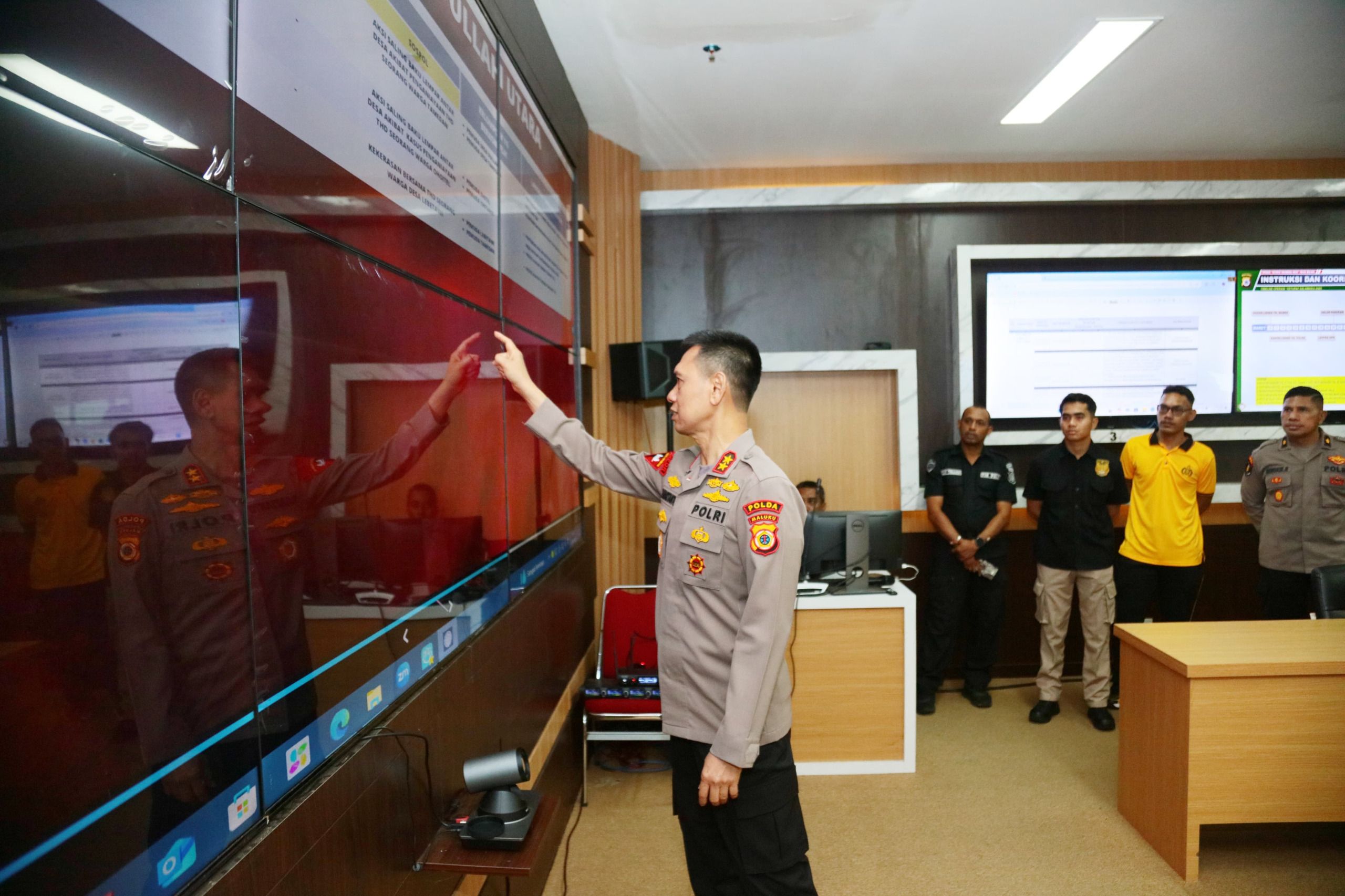 Tinjau Command Center, Kapolda Maluku ke Personil: Respon Cepat Aduan Call Center 110
